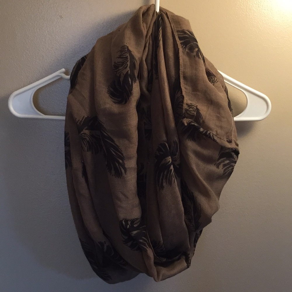 Infinity Feather Pattern Scarf